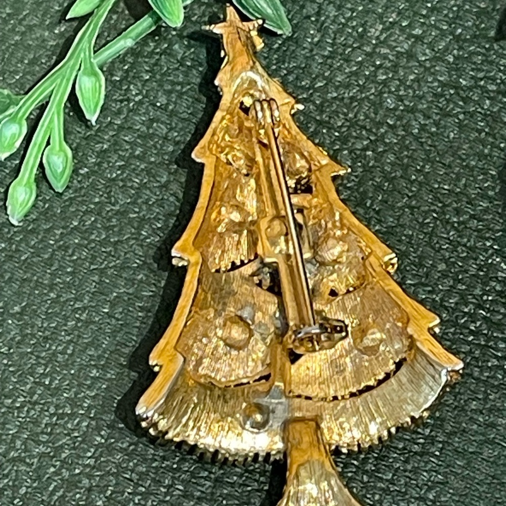 Vintage Christmas tree pin - Picture 5 of 8